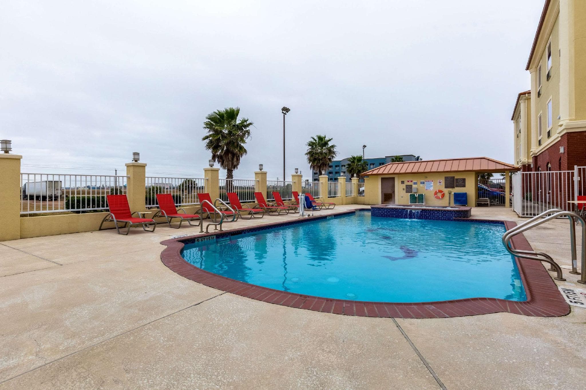Comfort Suites Galveston Cruise Port Area – Beachside photo 4