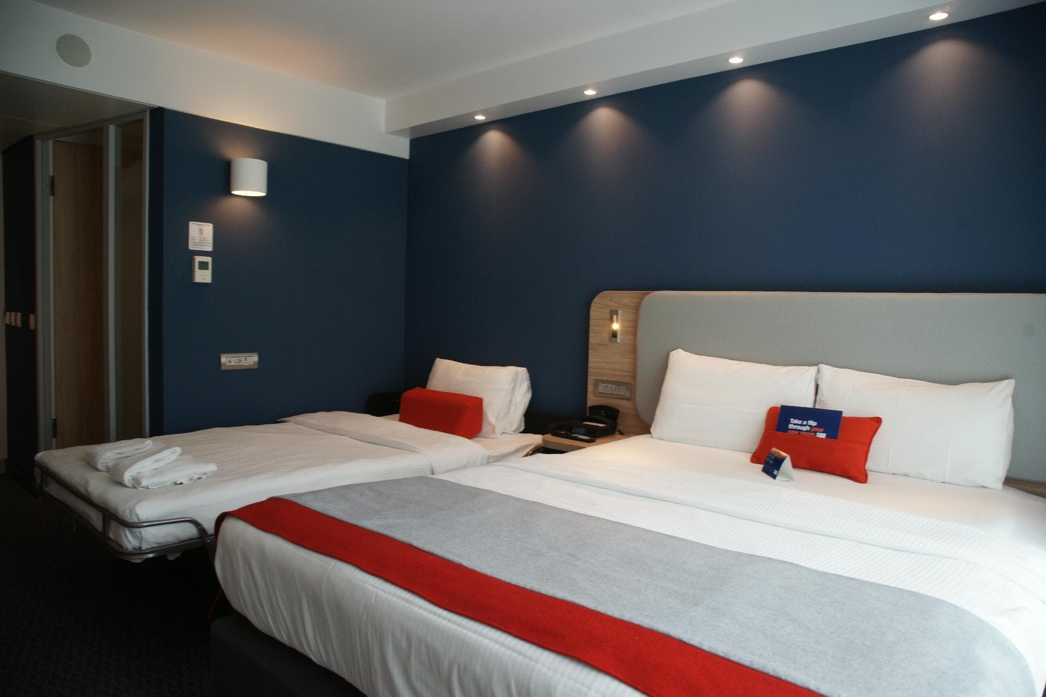 Holiday Inn Express Zürich Airport By IHG photo 2
