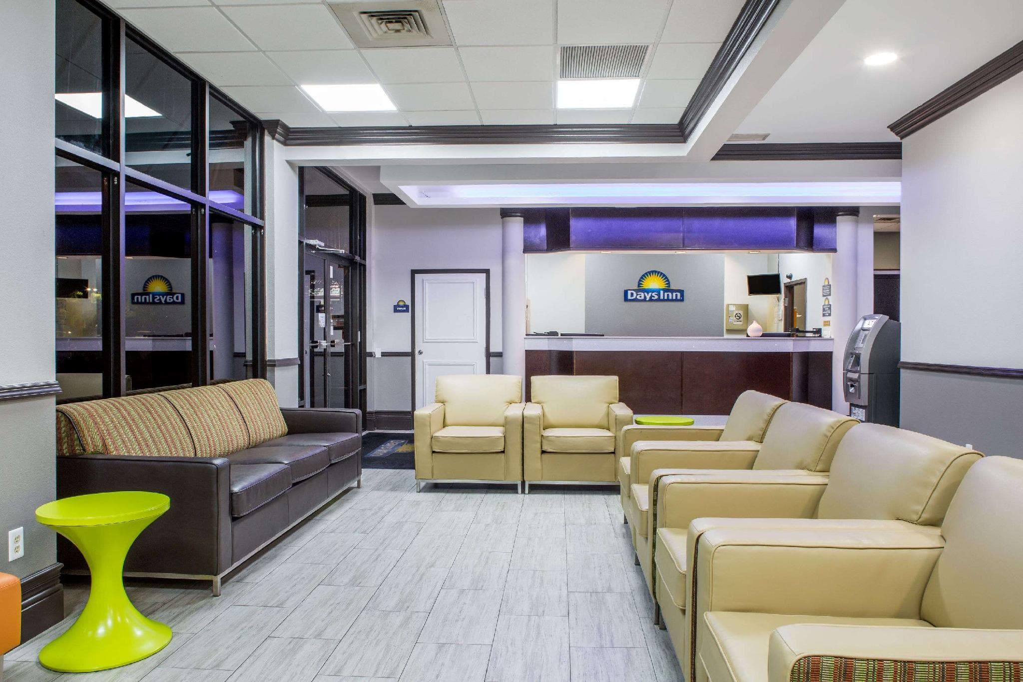 Days Inn & Suites by Wyndham Orlando Airport photo 5