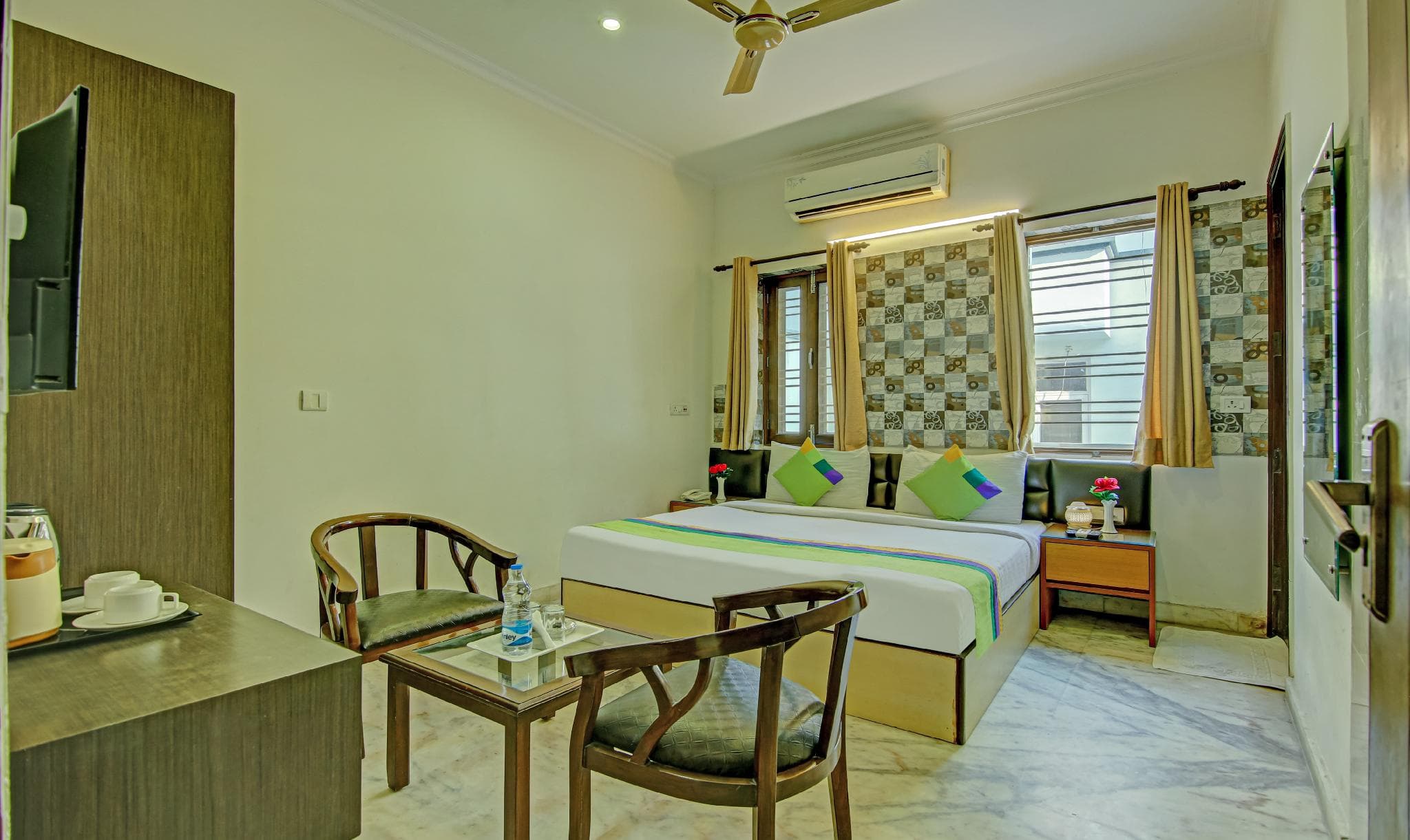 Itsy Hotels Swastika Inn Sector 26 photo 2