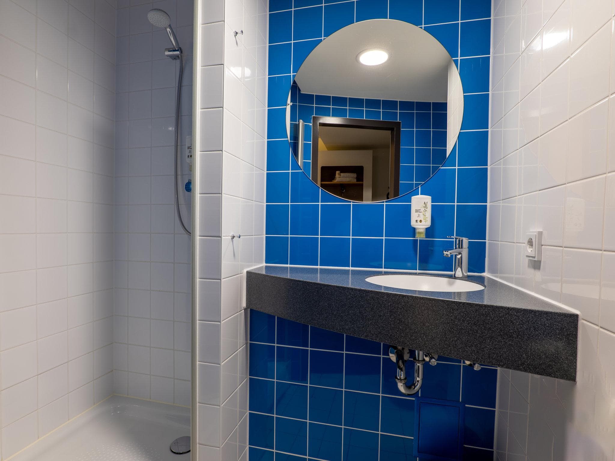 B&B HOTEL Stuttgart-Airport/Messe photo 4