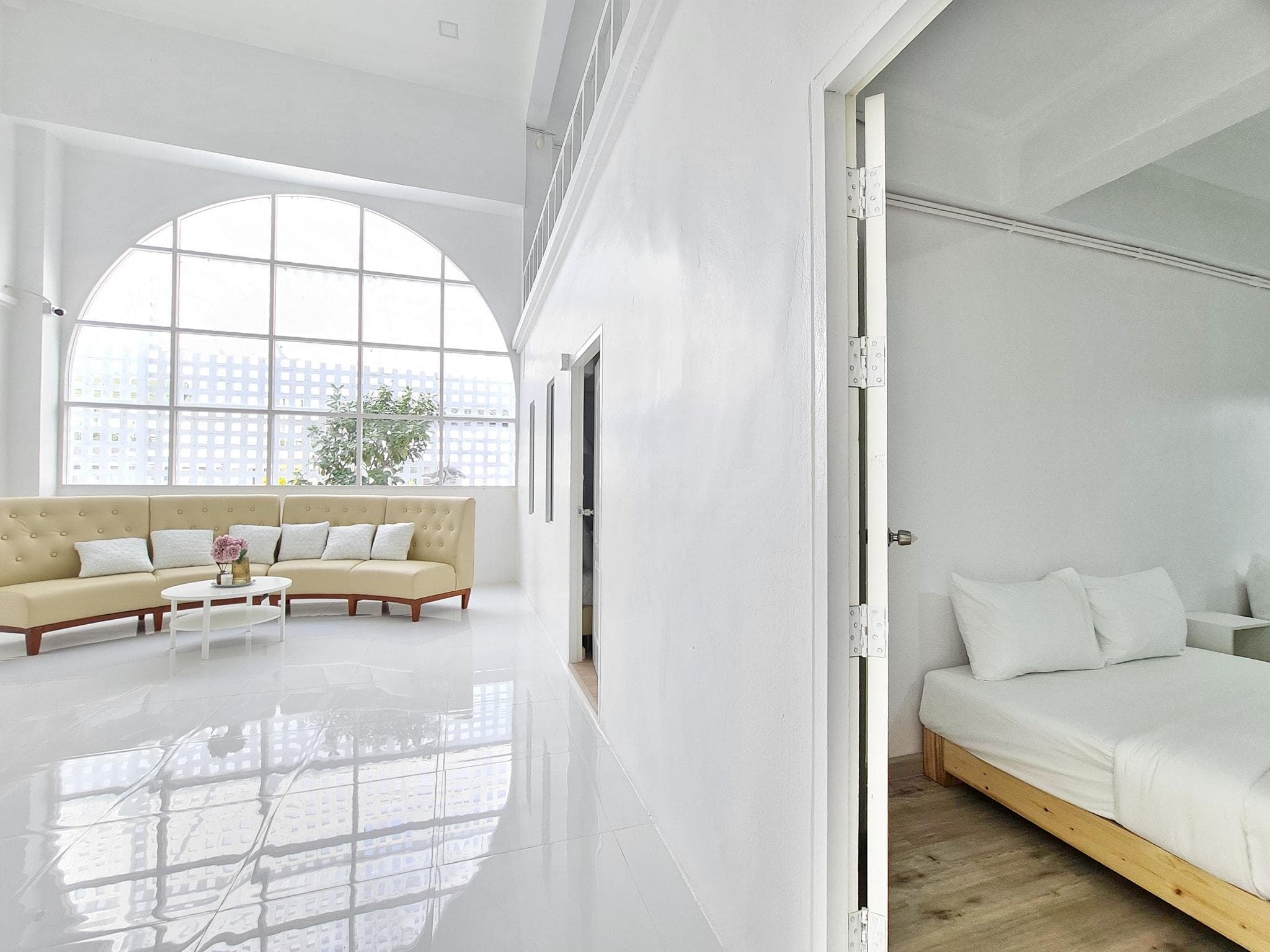 De'white Hotel photo 5
