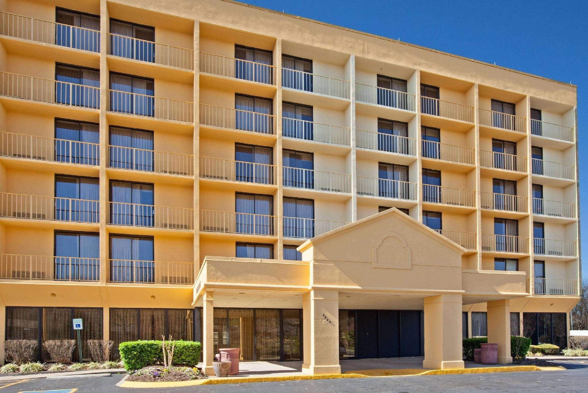 La Quinta Inn & Suites by Wyndham Nashville Airport/Opryland photo 4