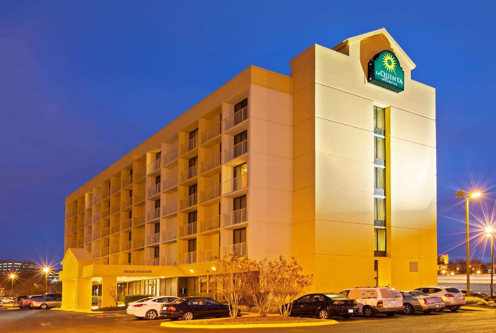 La Quinta Inn & Suites by Wyndham Nashville Airport/Opryland photo 3