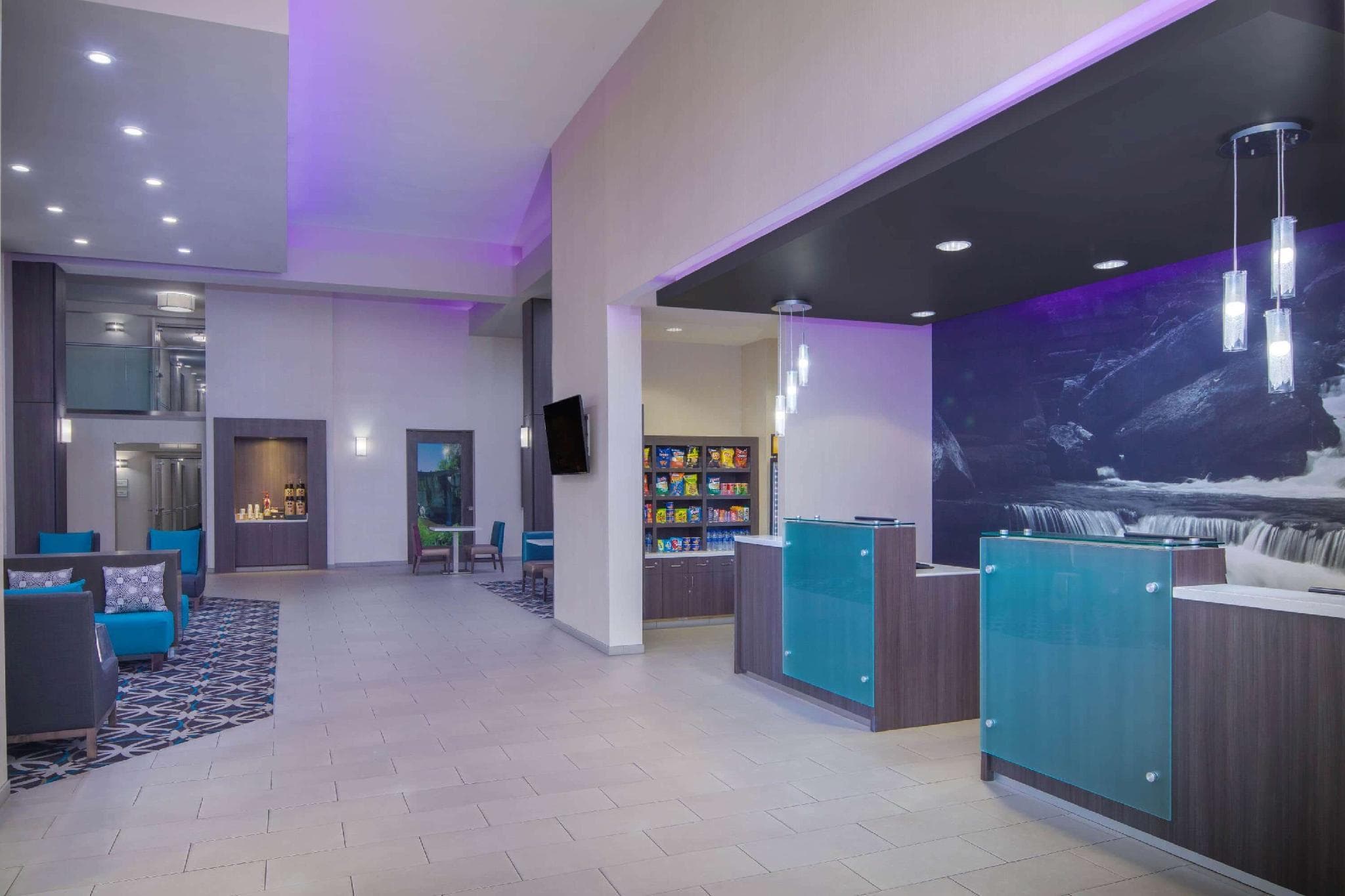 La Quinta Inn & Suites by Wyndham Chattanooga - East Ridge photo 4