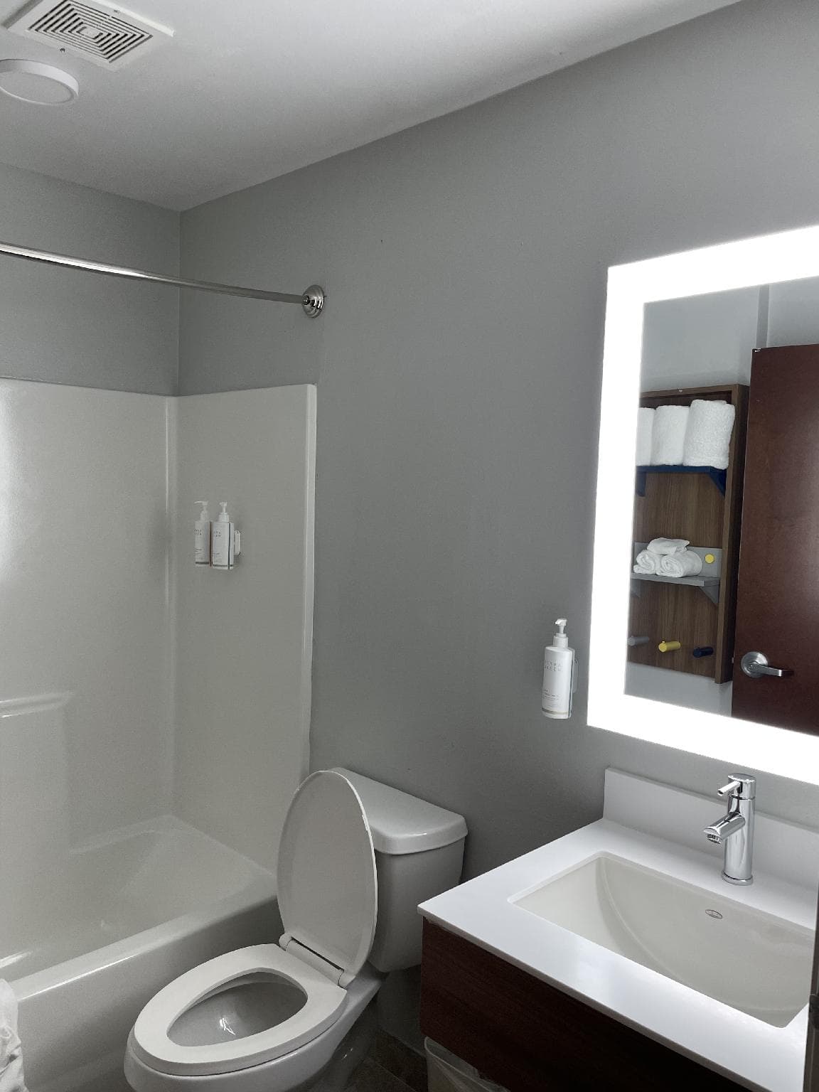 Microtel Inn & Suites by Wyndham Baton Rouge Airport photo 2