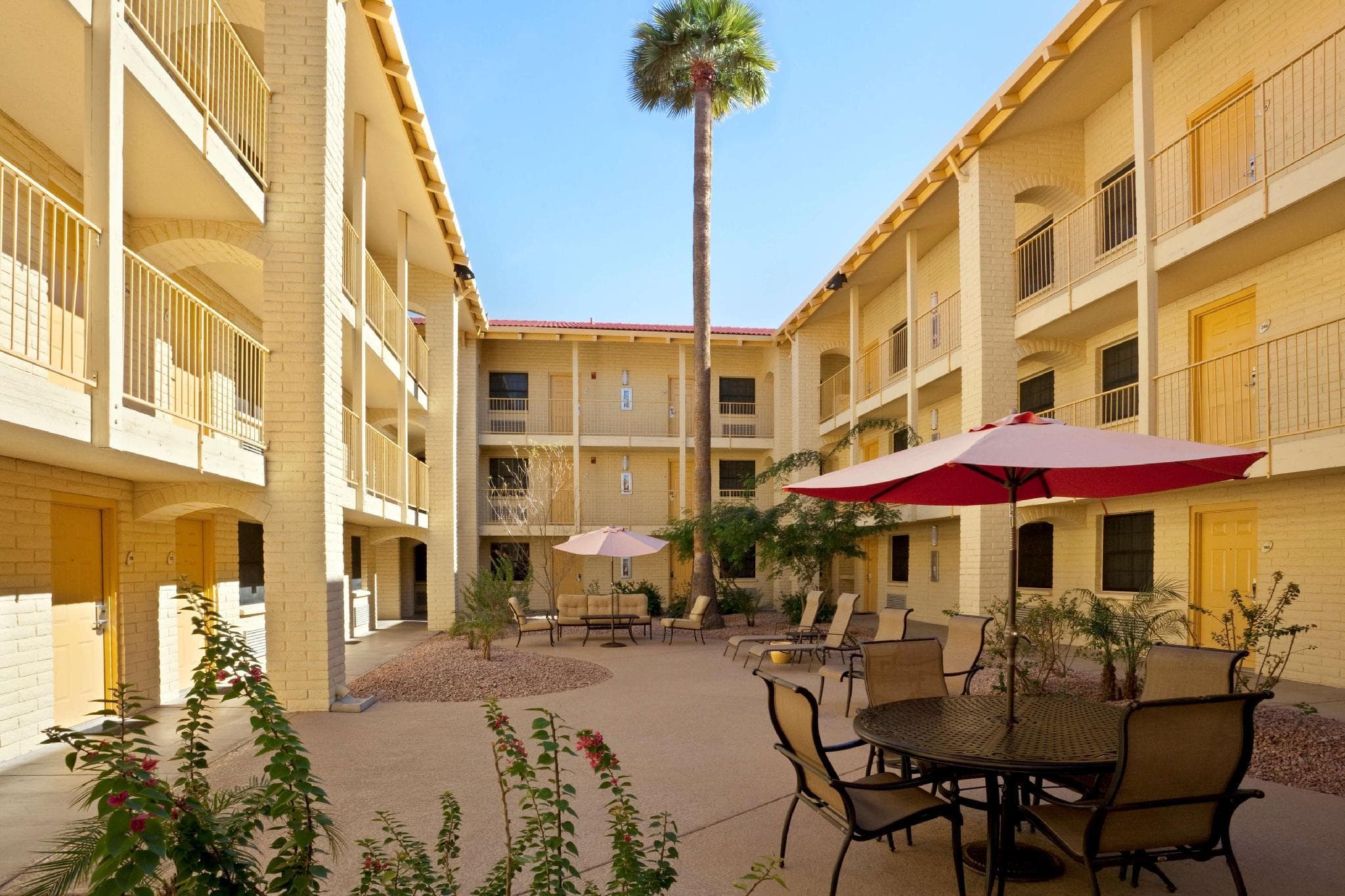 La Quinta Inn by Wyndham Phoenix Sky Harbor Airport photo 5