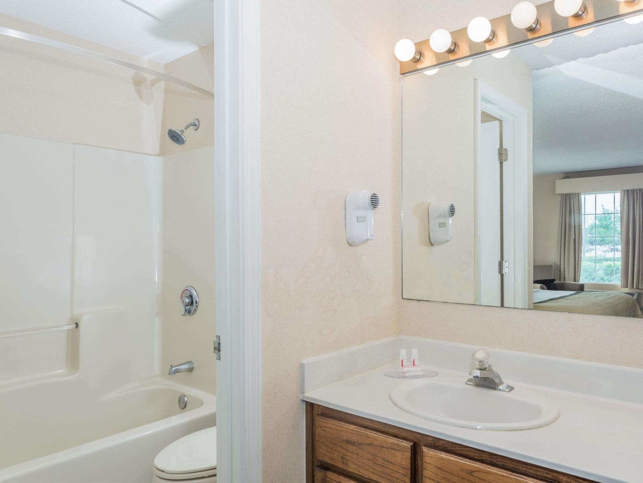 Baymont by Wyndham Valdosta at Valdosta Mall photo 5