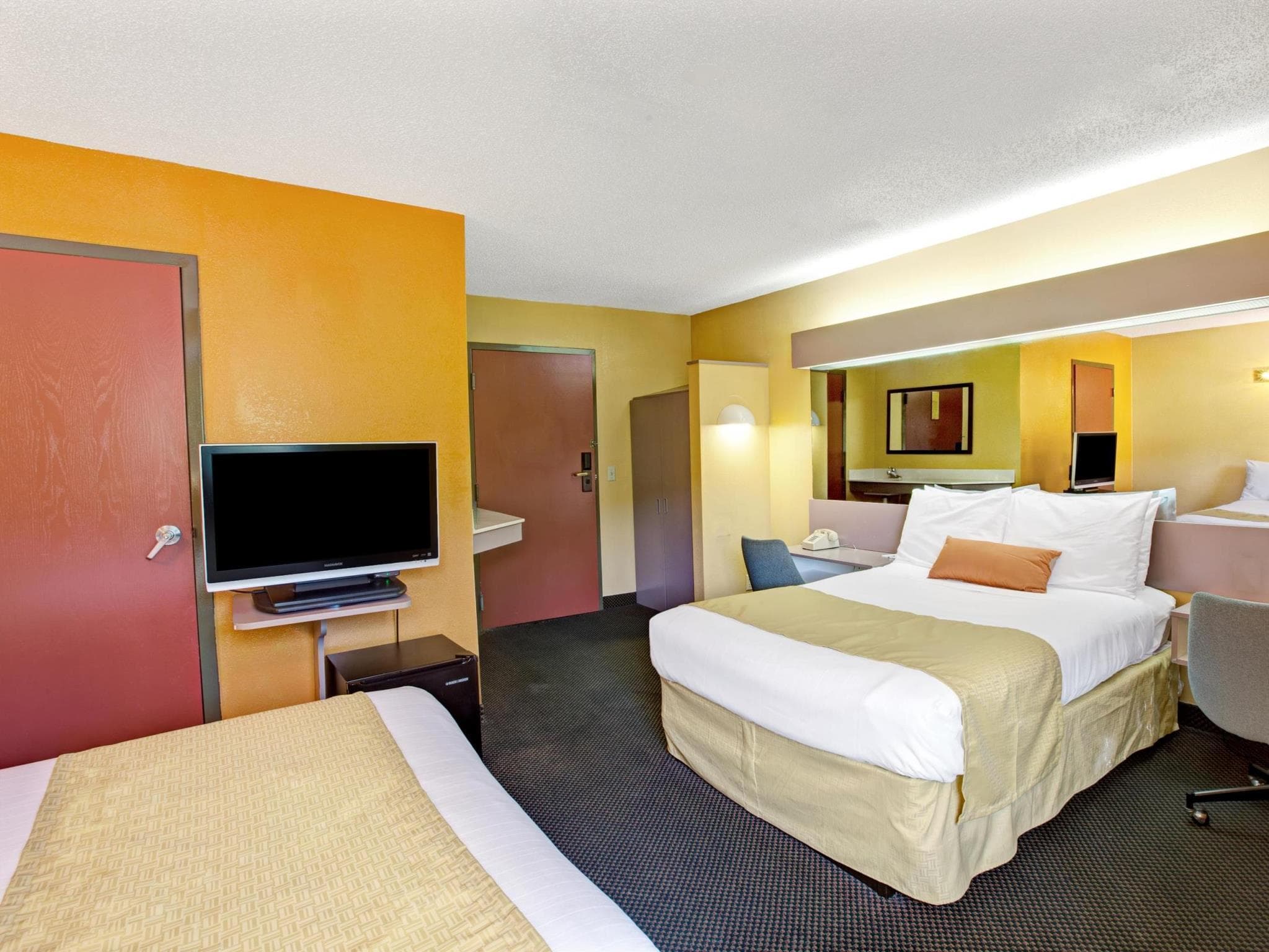 Microtel Inn & Suites by Wyndham Gatlinburg photo 3