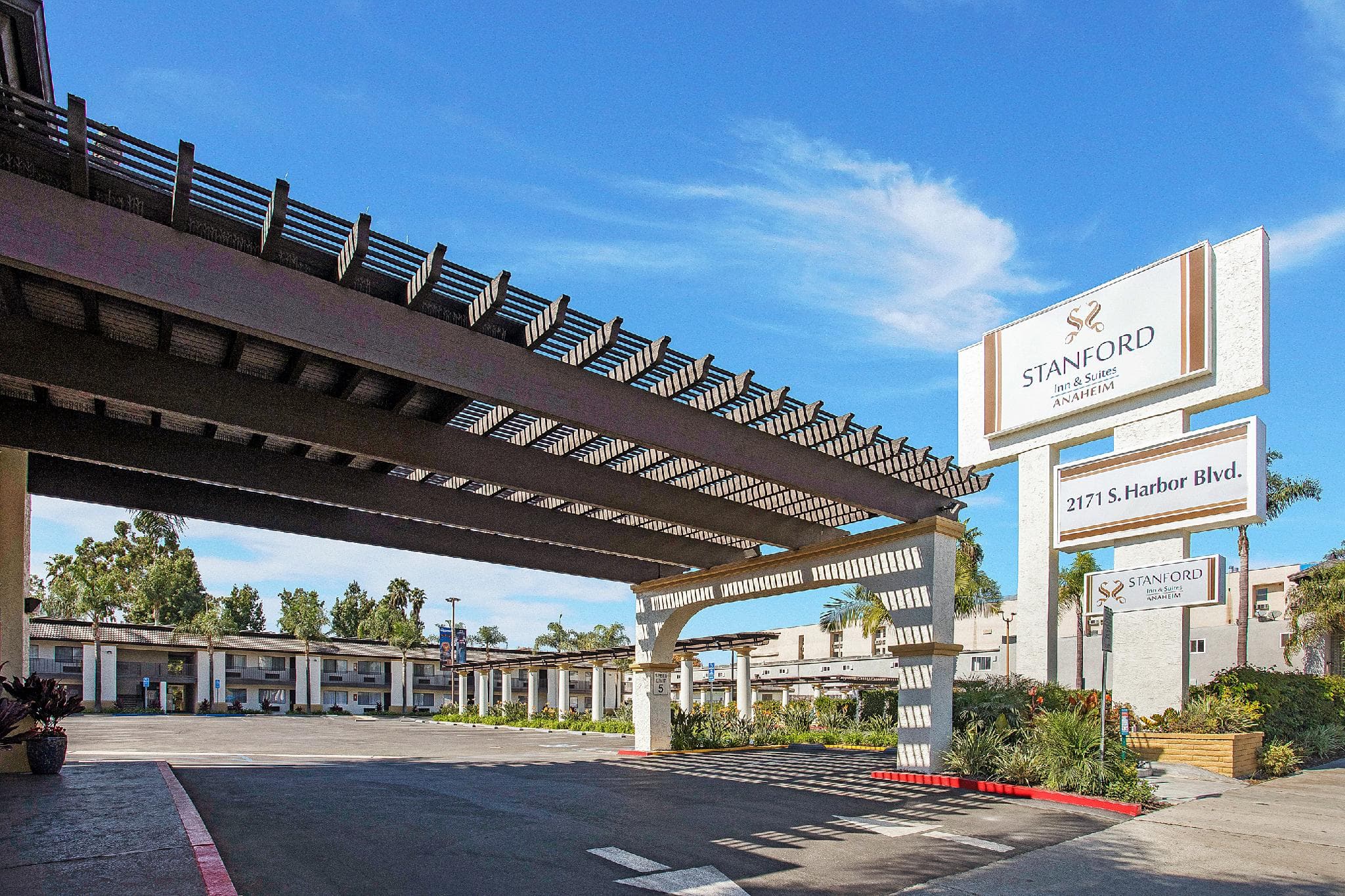 Stanford Inn & Suites Anaheim photo 4