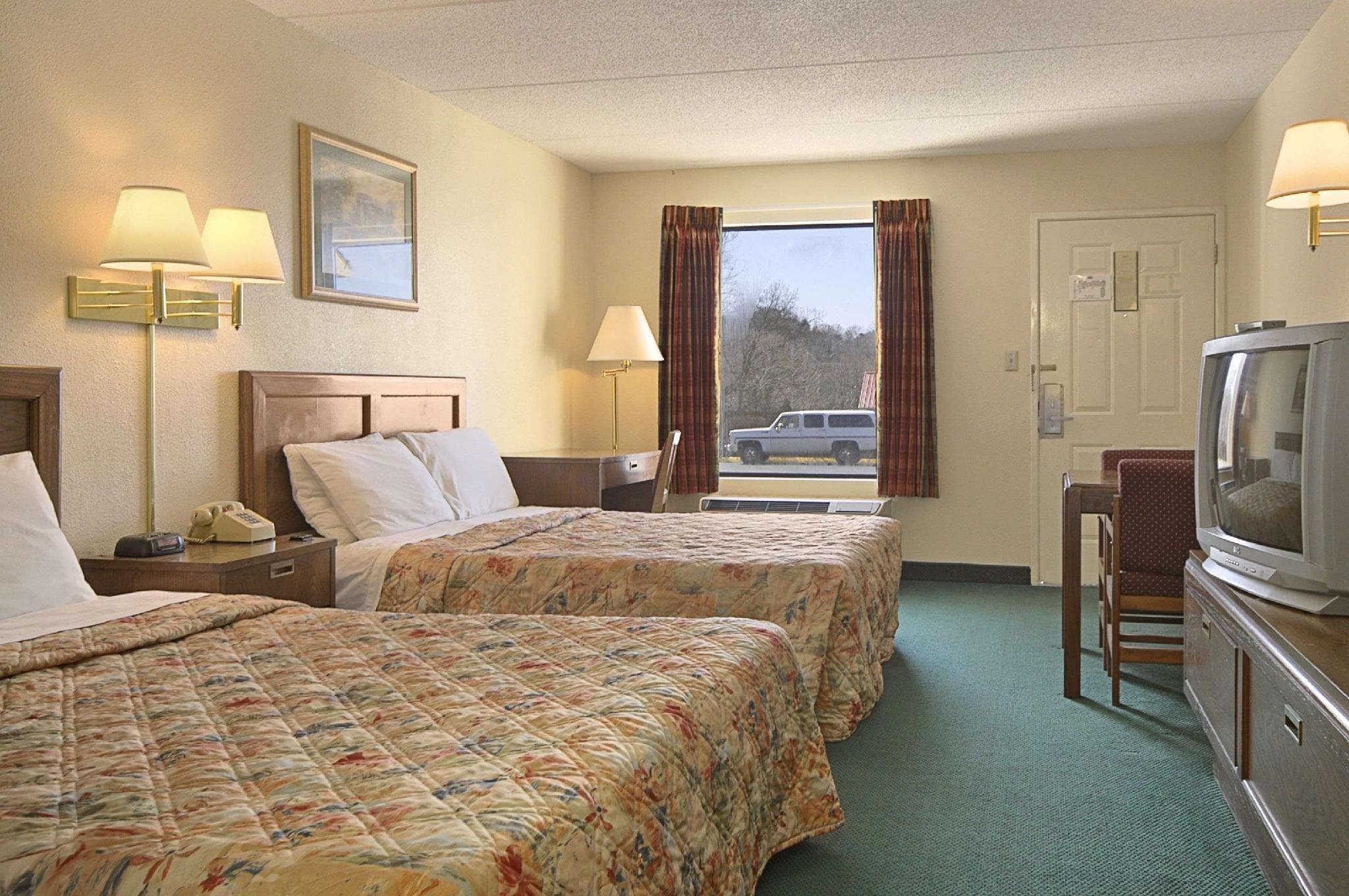 Days Inn by Wyndham Apple Valley Sevierville photo 2
