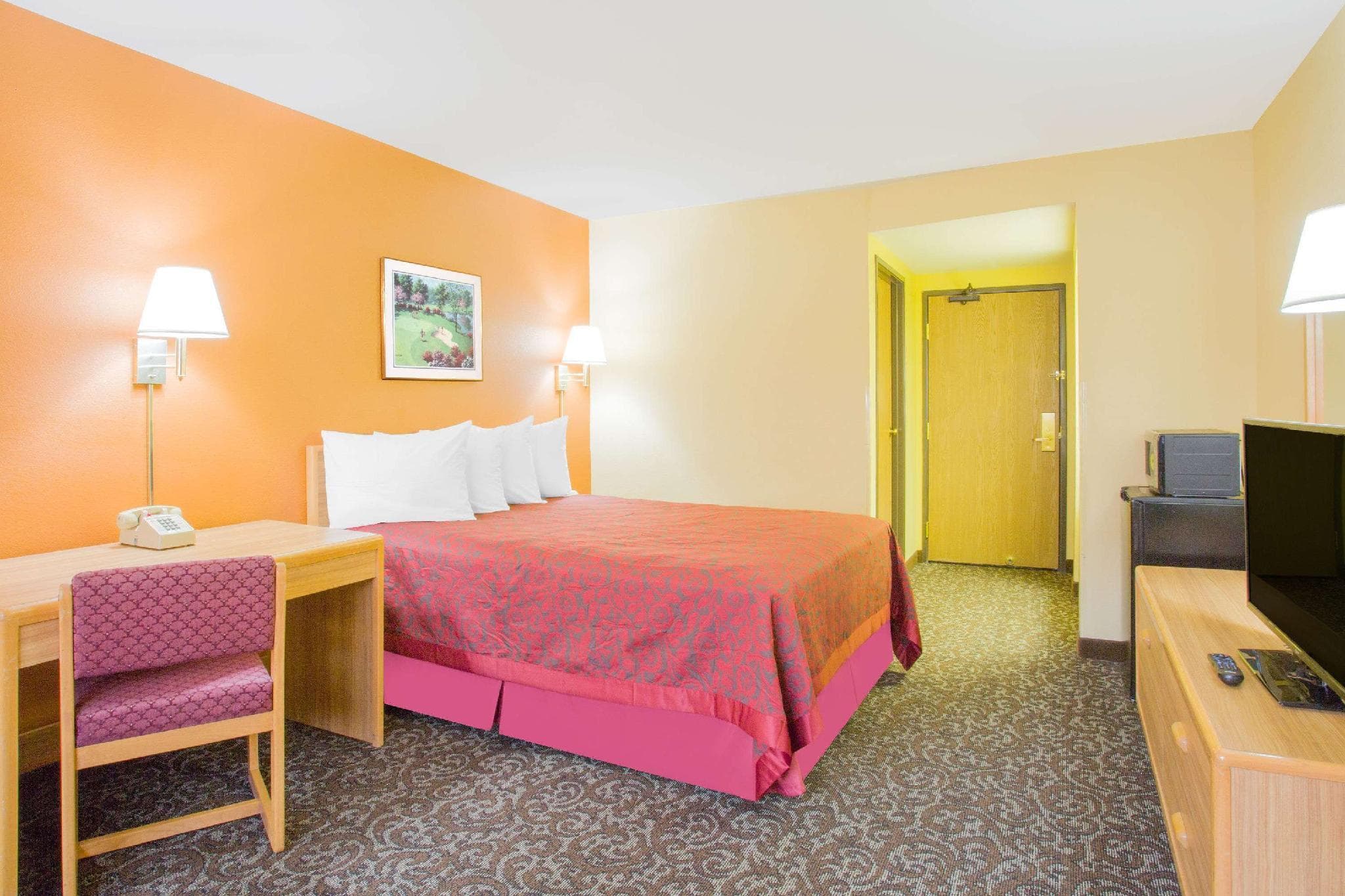 Days Inn by Wyndham Phoenix North photo 2