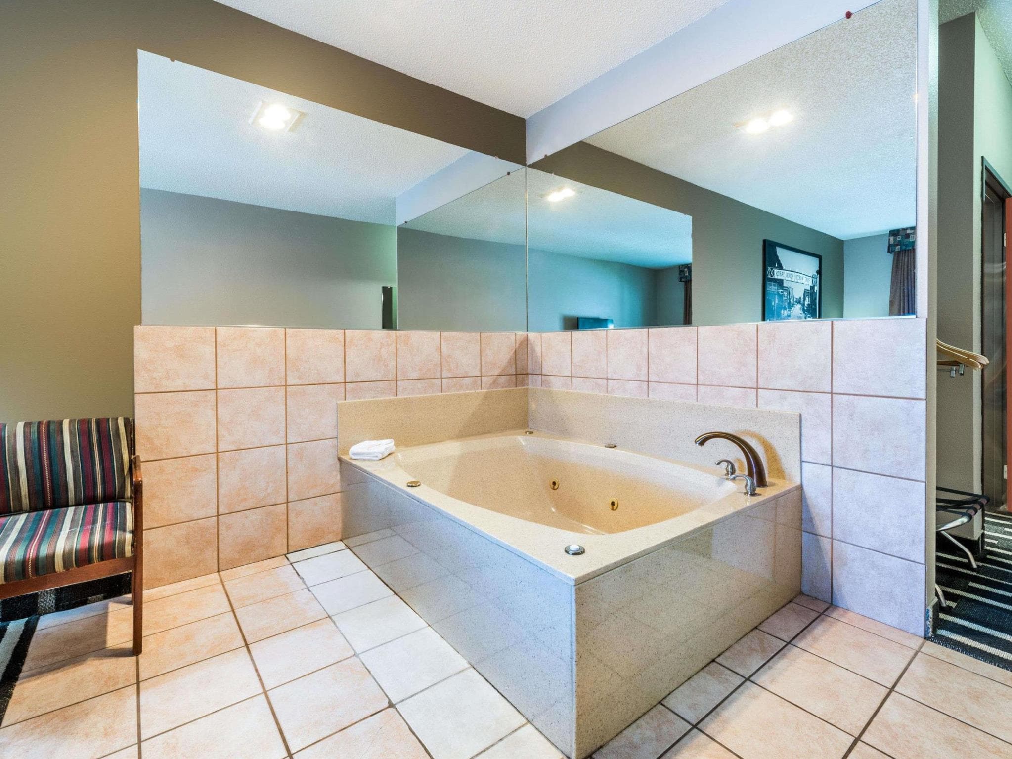 Super 8 By Wyndham Fort Worth North photo 3
