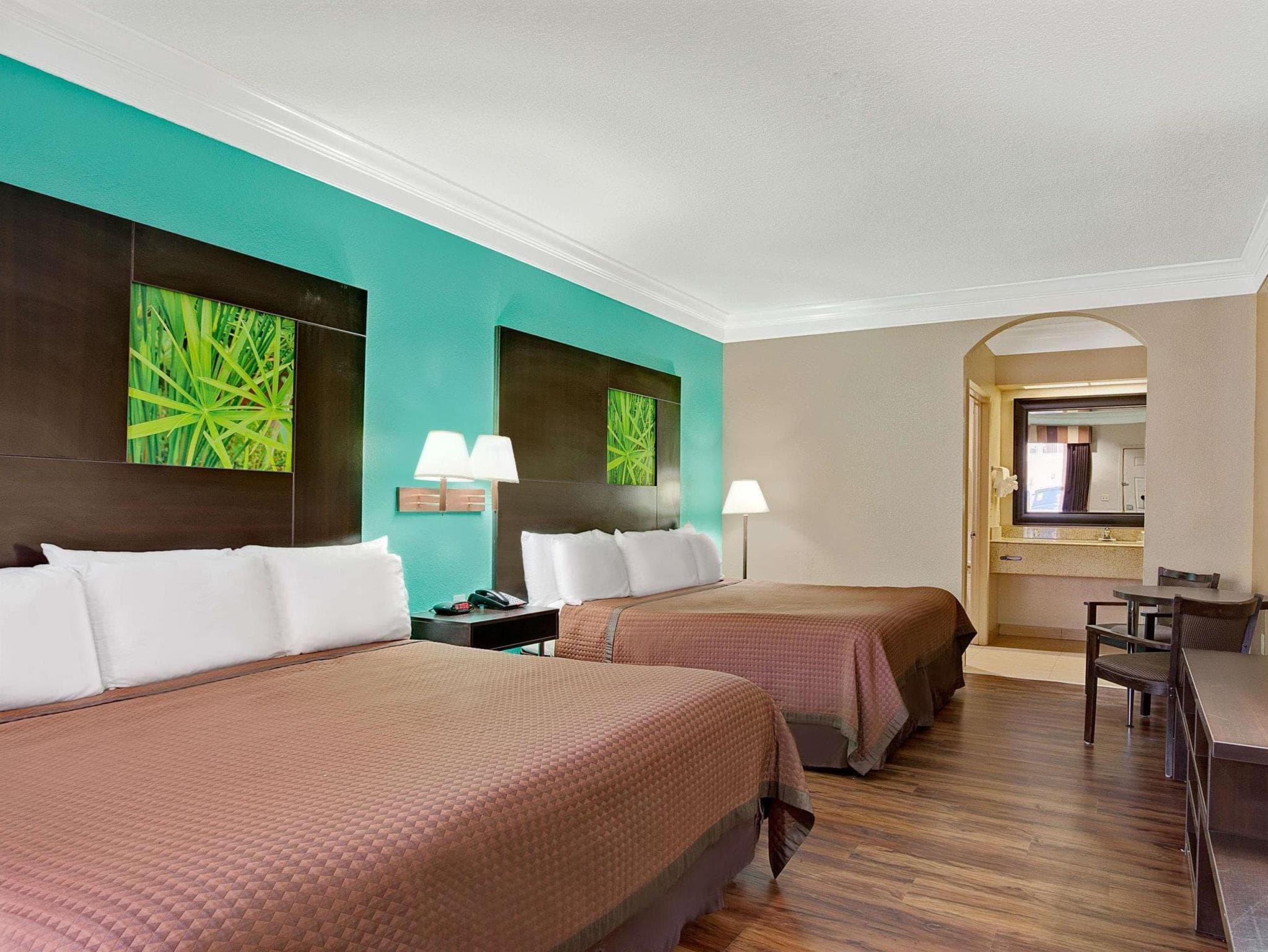 Super 8 By Wyndham Galveston photo 3