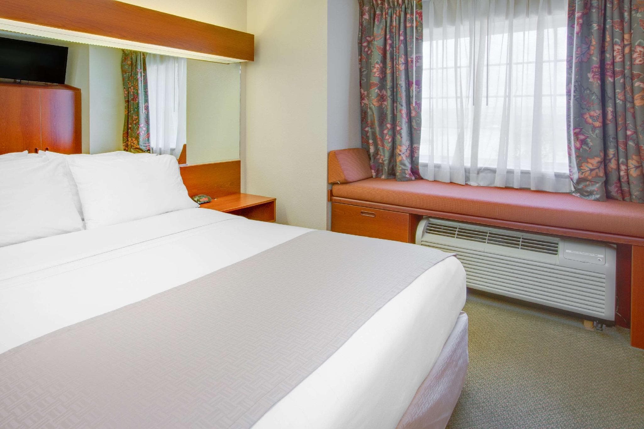 Microtel Inn & Suites by Wyndham Hattiesburg photo 2