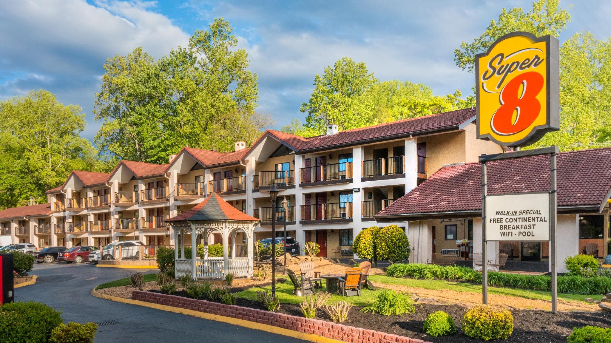 Super 8 By Wyndham Downtown Gatlinburg At Convention Center