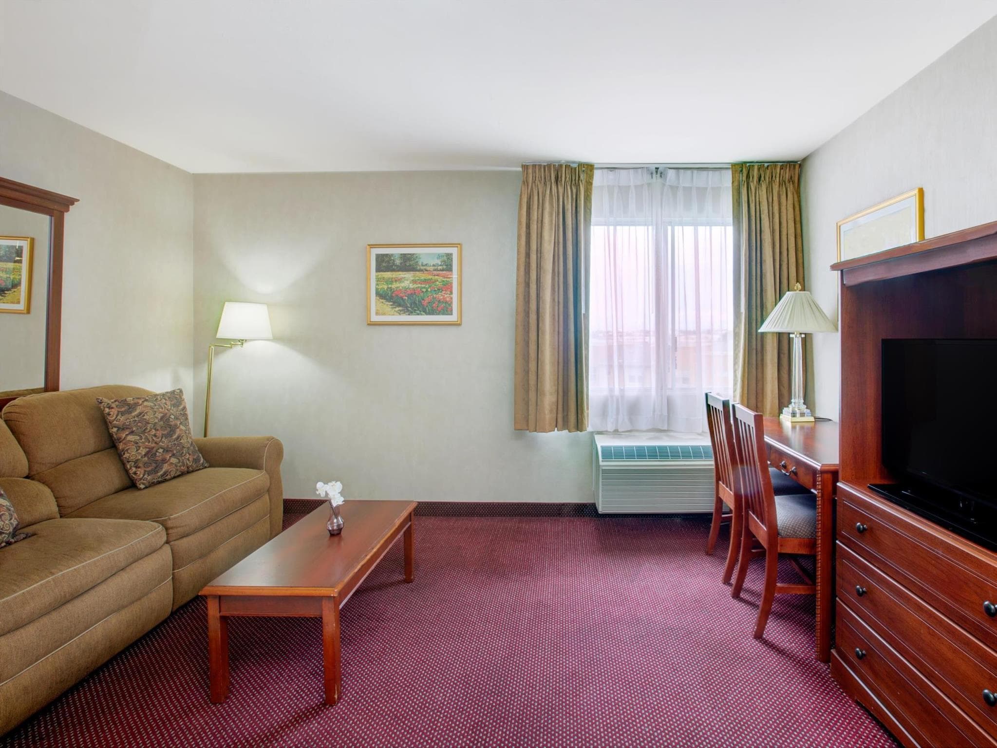 Ramada by Wyndham Hawthorne/LAX photo 4