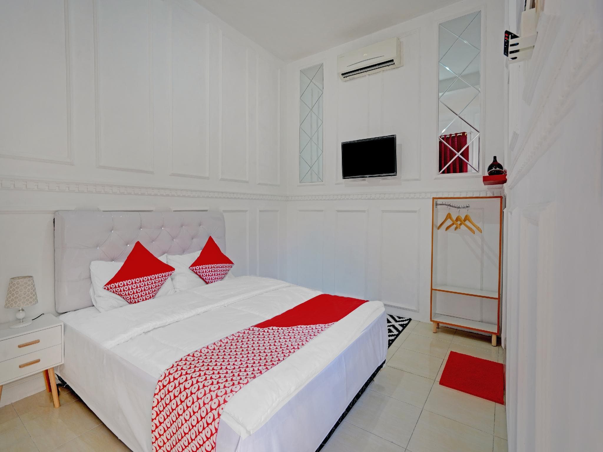 OYO 90546 Aura Syariah Homestay