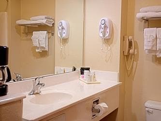 Super 8 by Wyndham Irving/DFW Apt/North photo 3