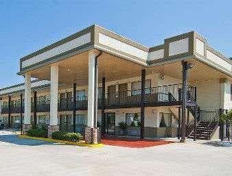 Days Inn by Wyndham Gonzales