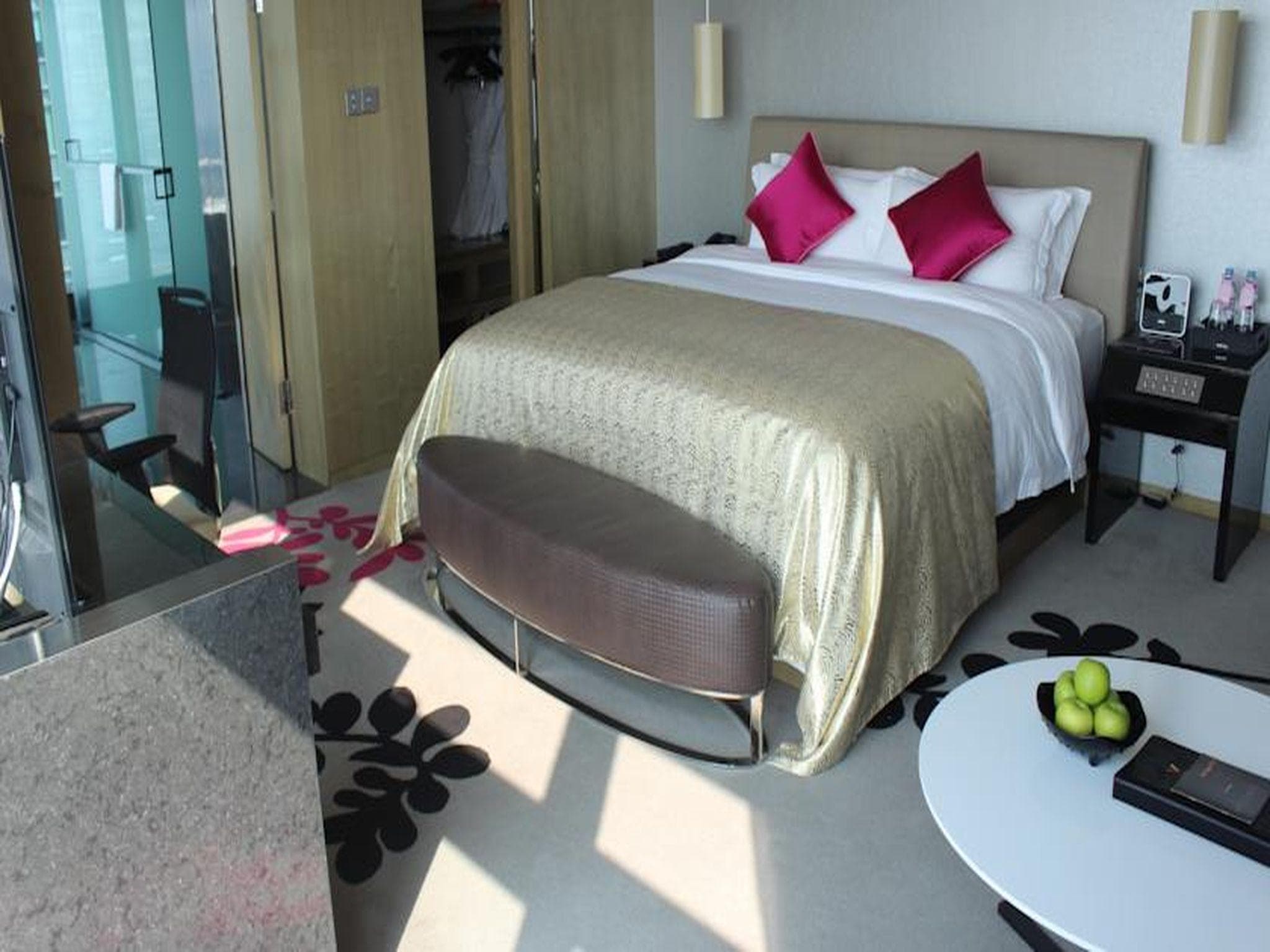 V Hotel photo 2