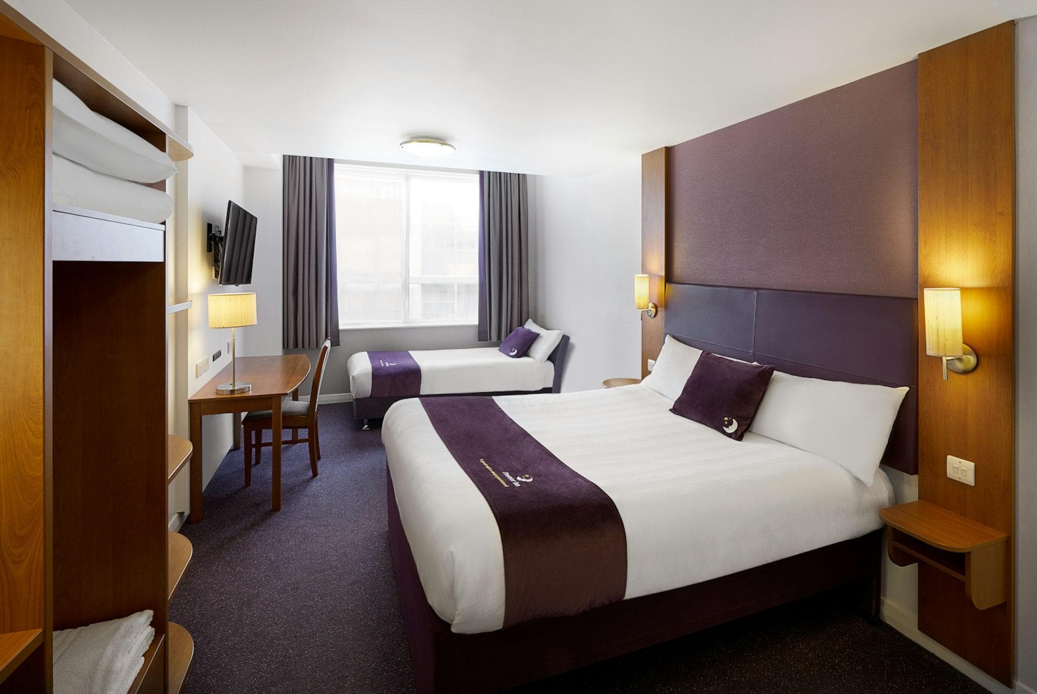 Premier Inn Liverpool City - Albert Dock photo 2