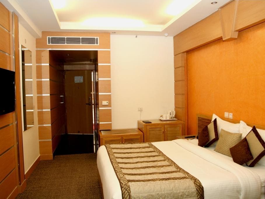 Hotel Saffron Kiran photo 2