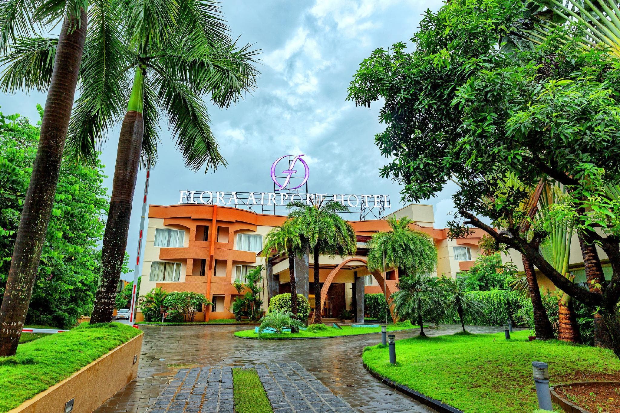 Flora Airport Hotel and Convention Centre Kochi photo 5