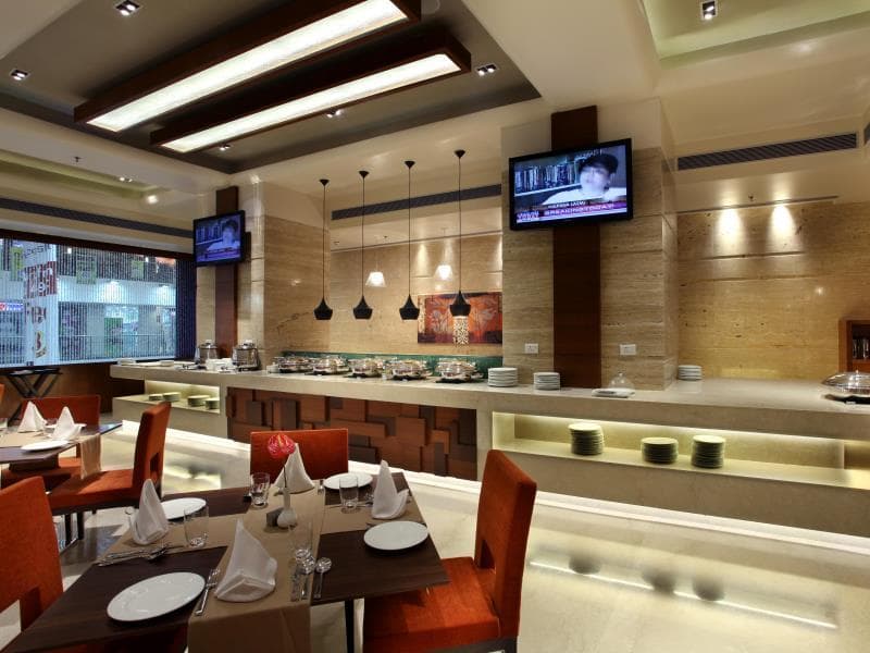 Mahagun Sarovar Portico Suites Ghaziabad photo 3