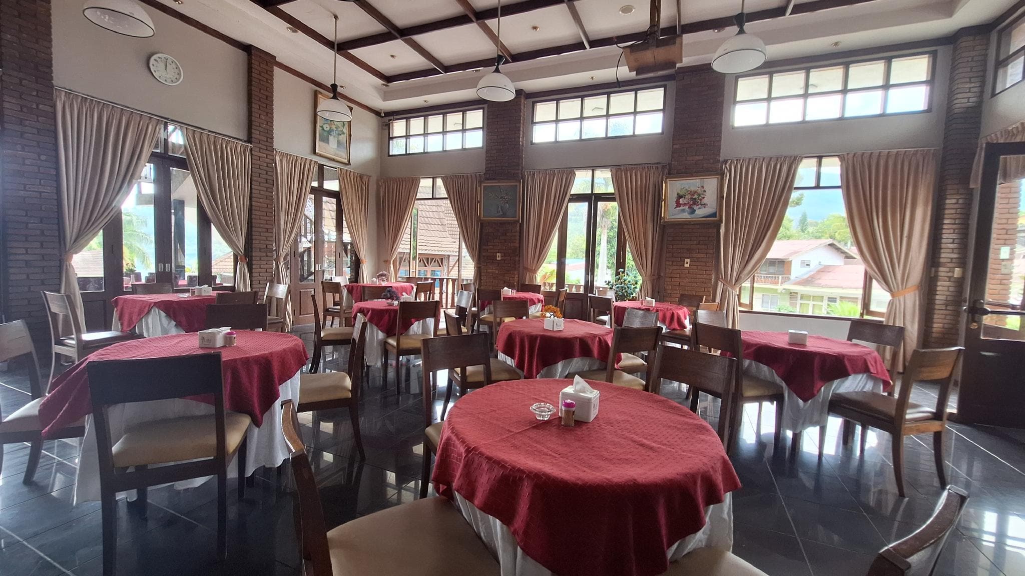 Sapadia Hotel Parapat photo 3