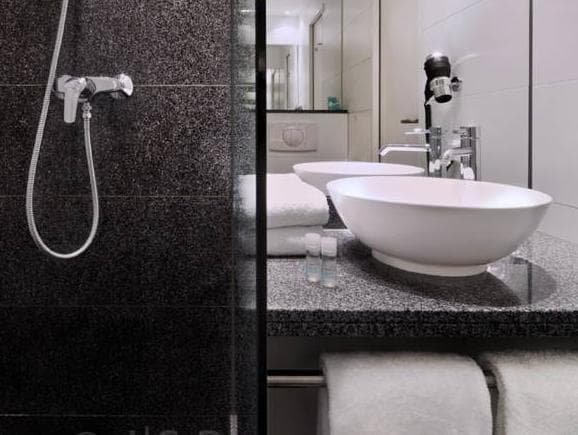 Motel One Stuttgart-Mitte photo 5