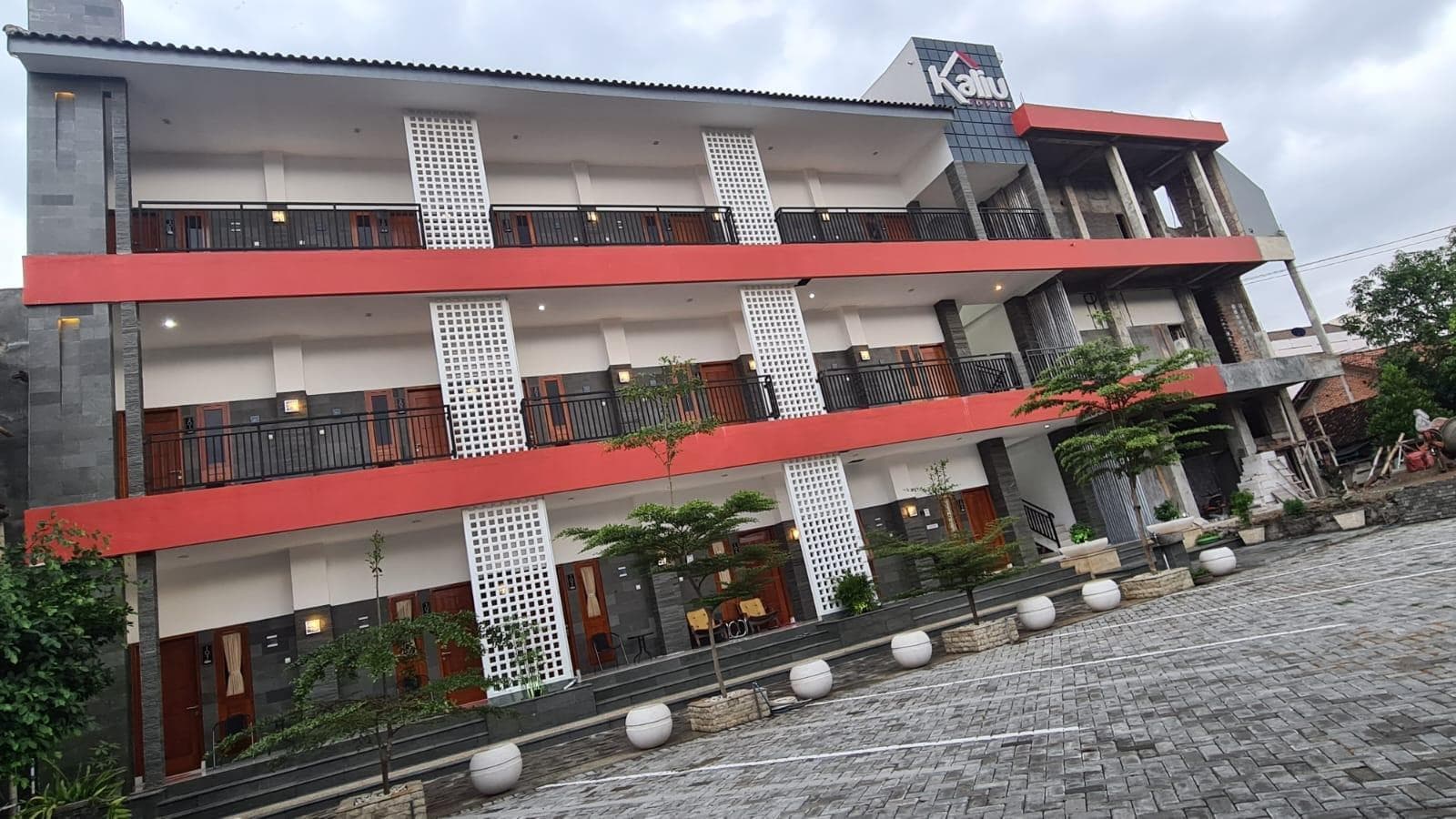 Kaliu Kostel Pacitan photo 3