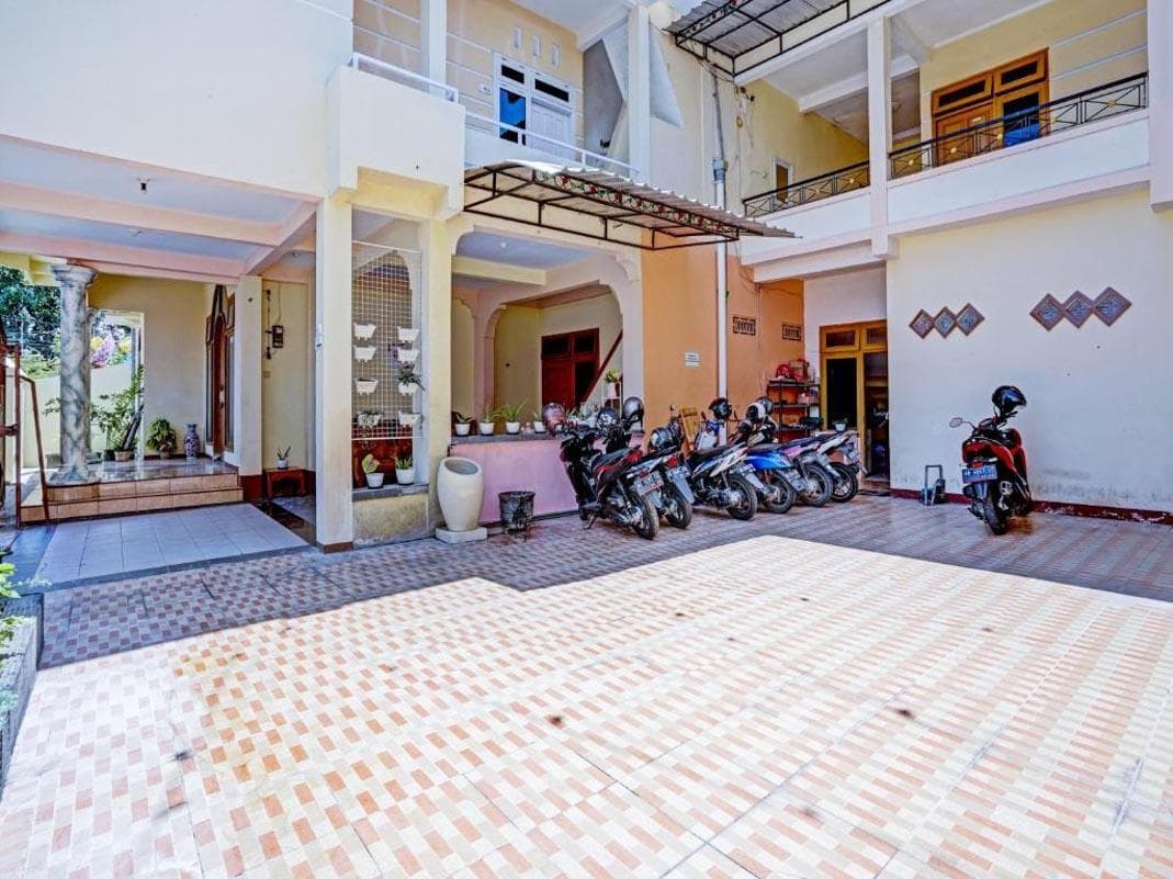 RedDoorz Syariah @ Aura Homestay photo 4