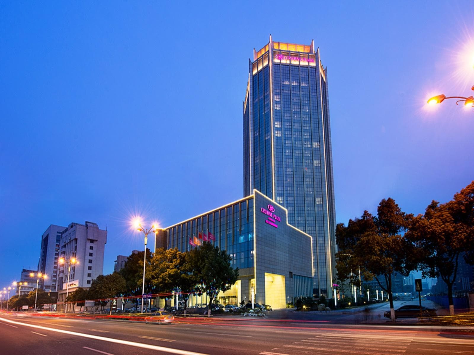 Crowne Plaza Zhenjiang By IHG photo 3
