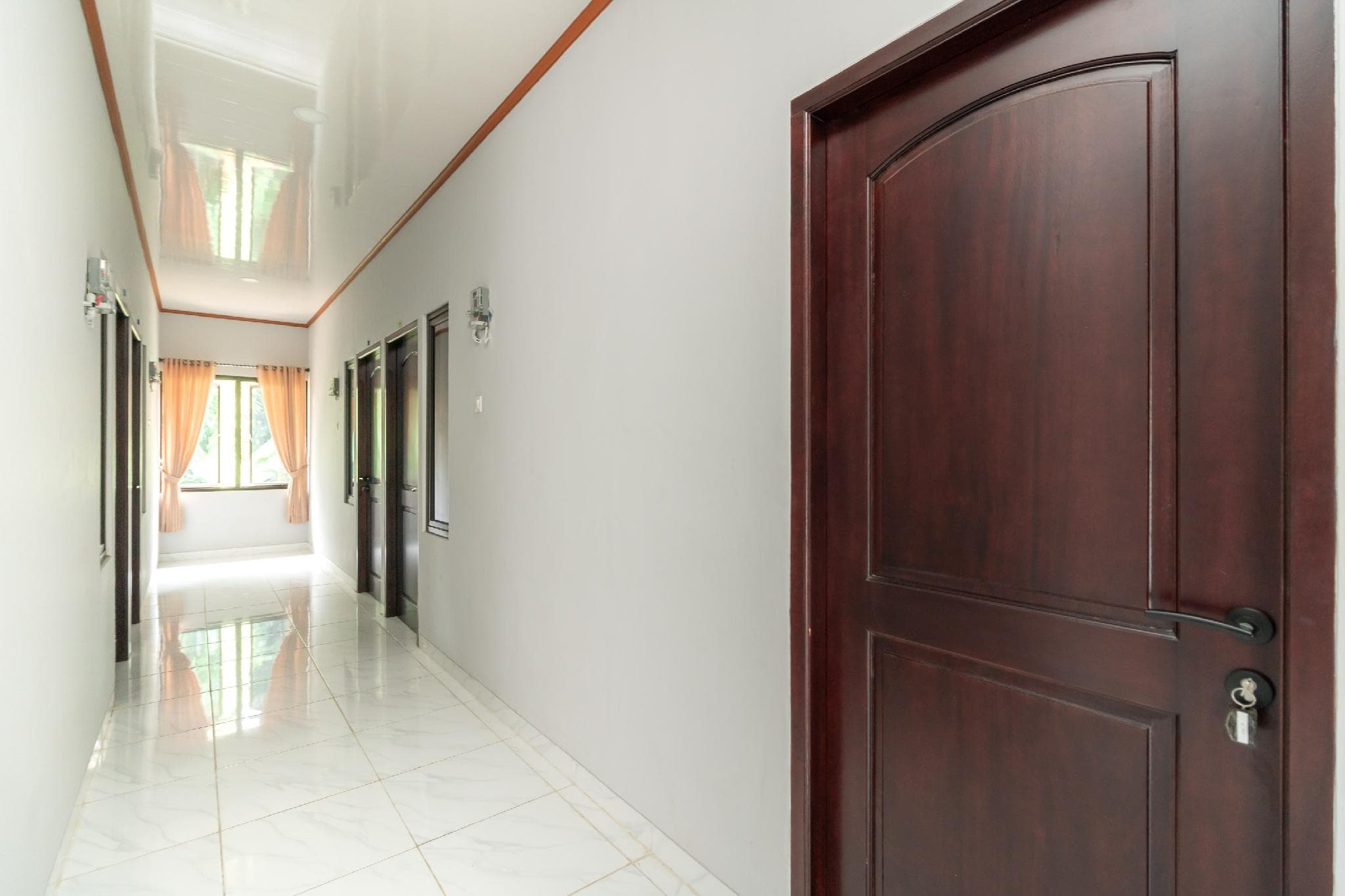 RedDoorz Plus near Jungleland Sentul photo 4