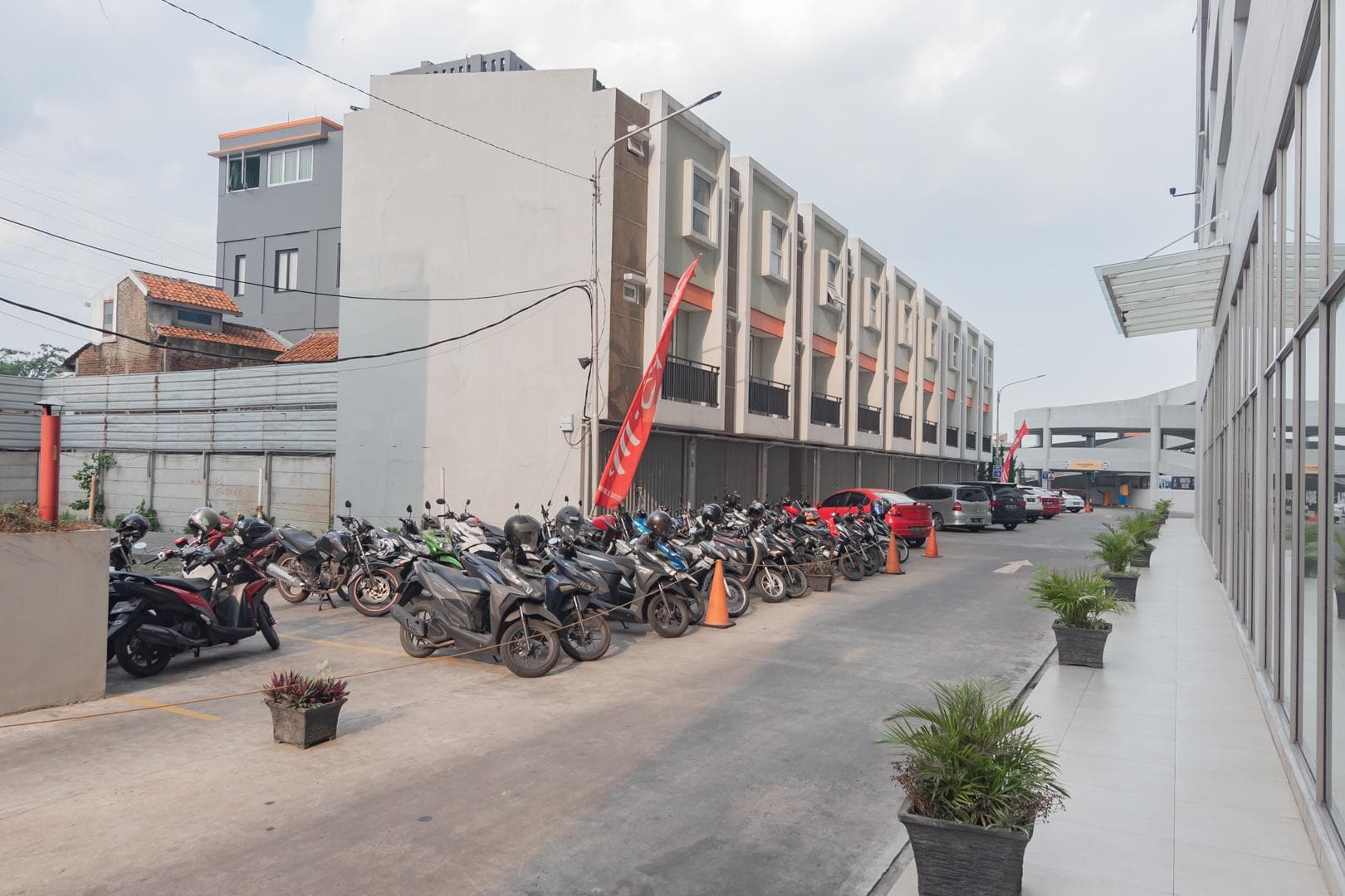 RedLiving Apartemen Mekarwangi Square - M Express photo 3