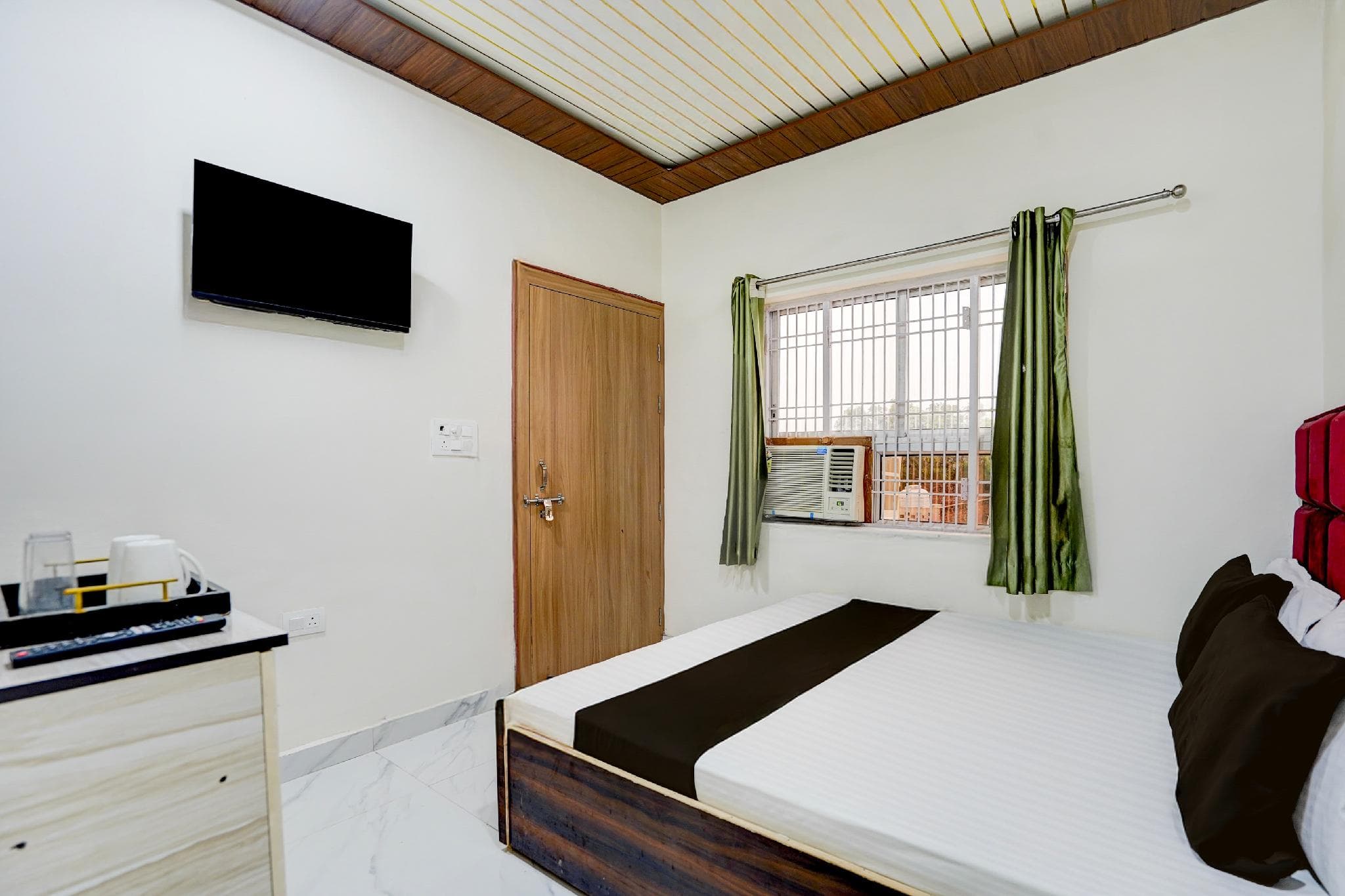 Hotel O Ugat Canal Surat Formerly Royal Orbit photo 2