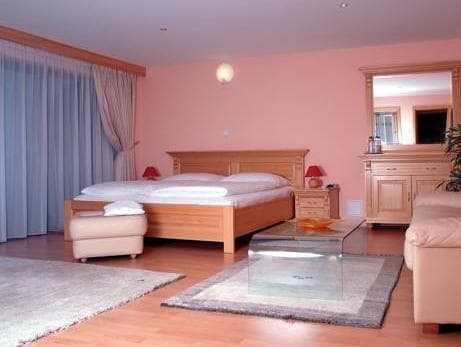 Hotel Karpatsky Dvor Lozorno photo 4