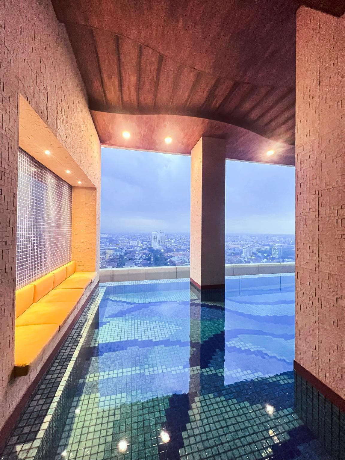 Leedon Hotel & Suites Surabaya photo 5