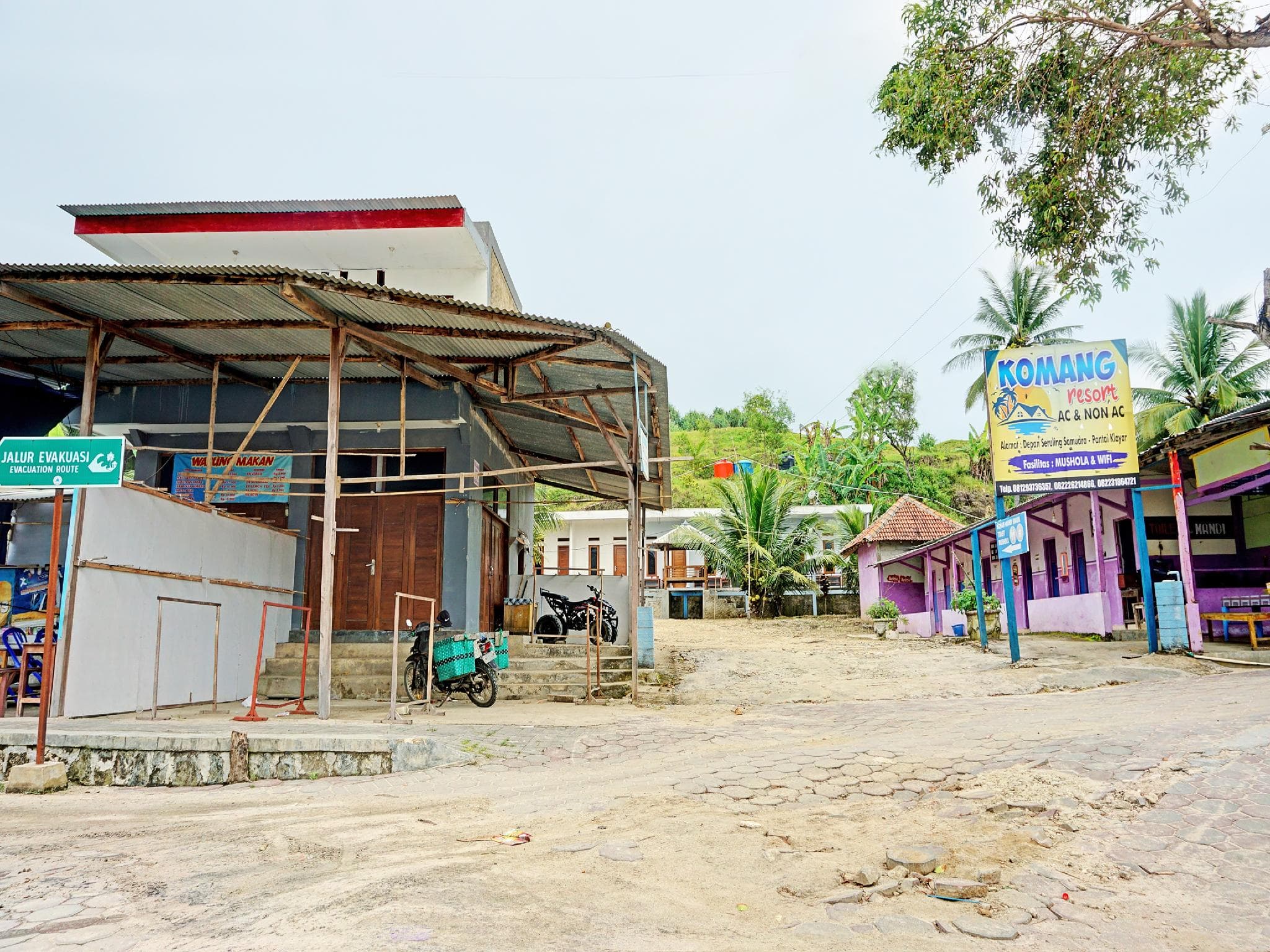 OYO 92183 Komang Resort Klayar photo 3