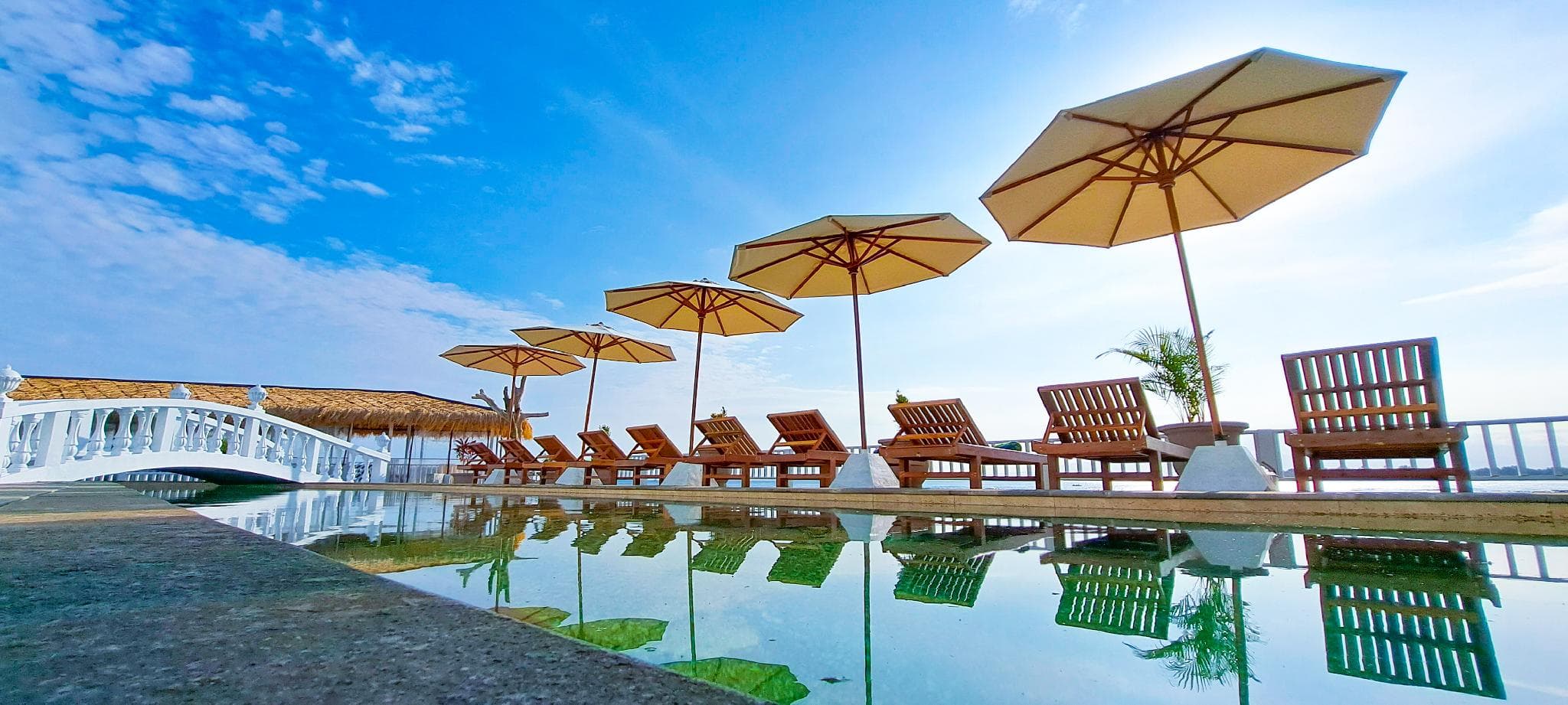 Gili Beachfront Suites photo 4