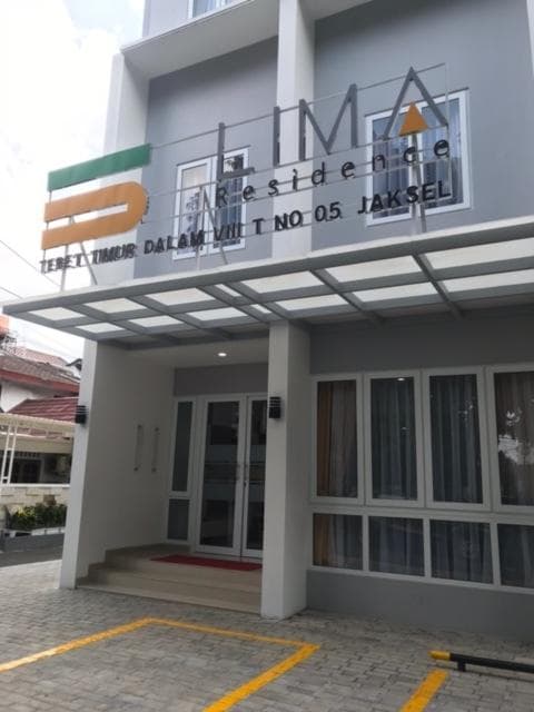 Lima Residence Tebet Manage by EHM photo 3