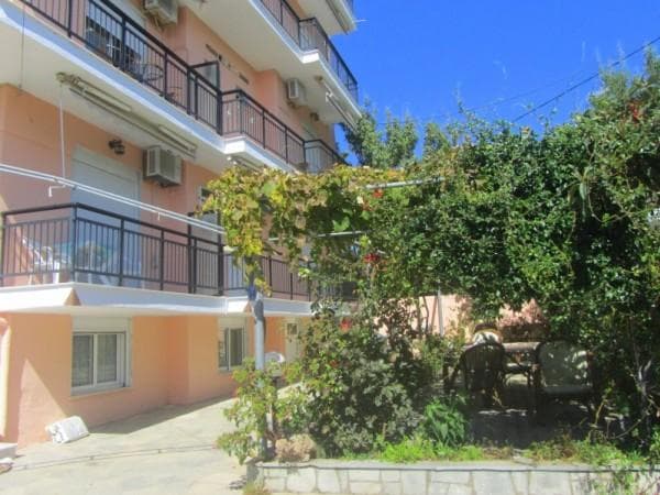Ianos Apartments