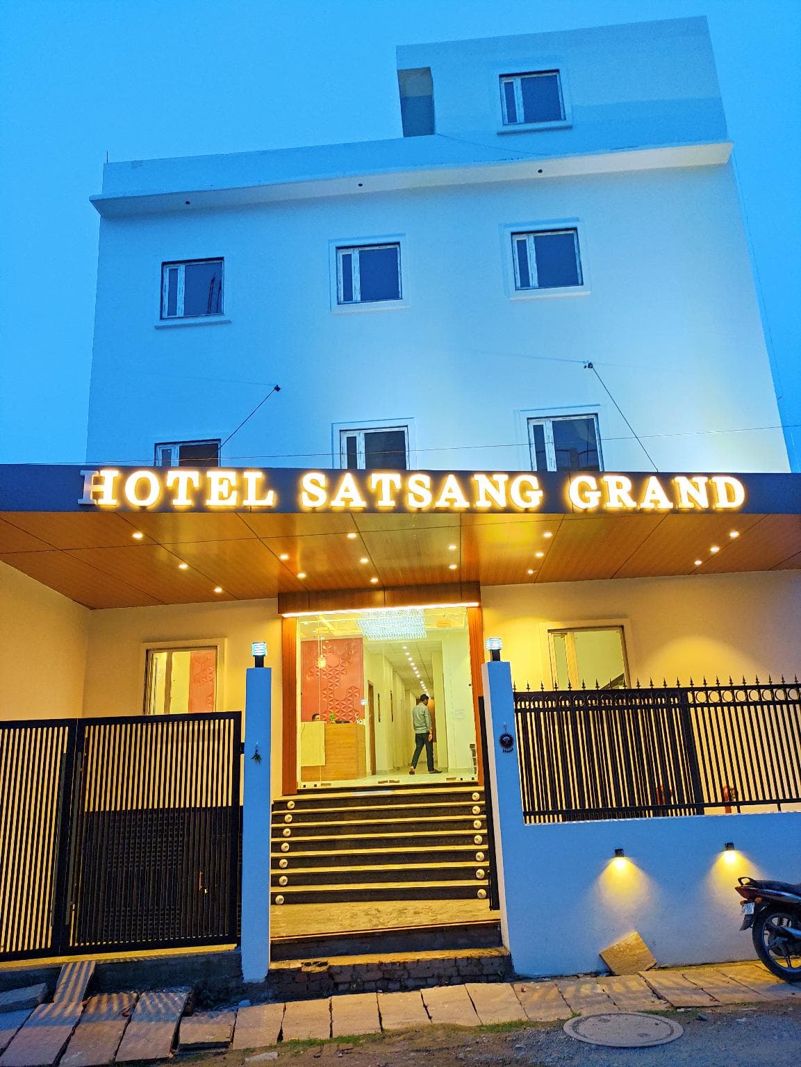 Hotel Satsang Grand photo 5