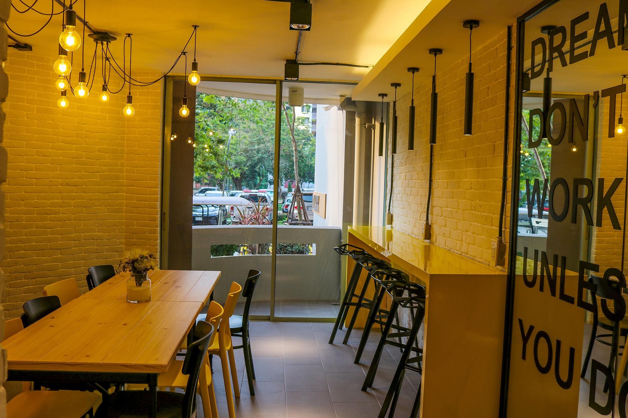 DLUXX THAMMASAT photo 3