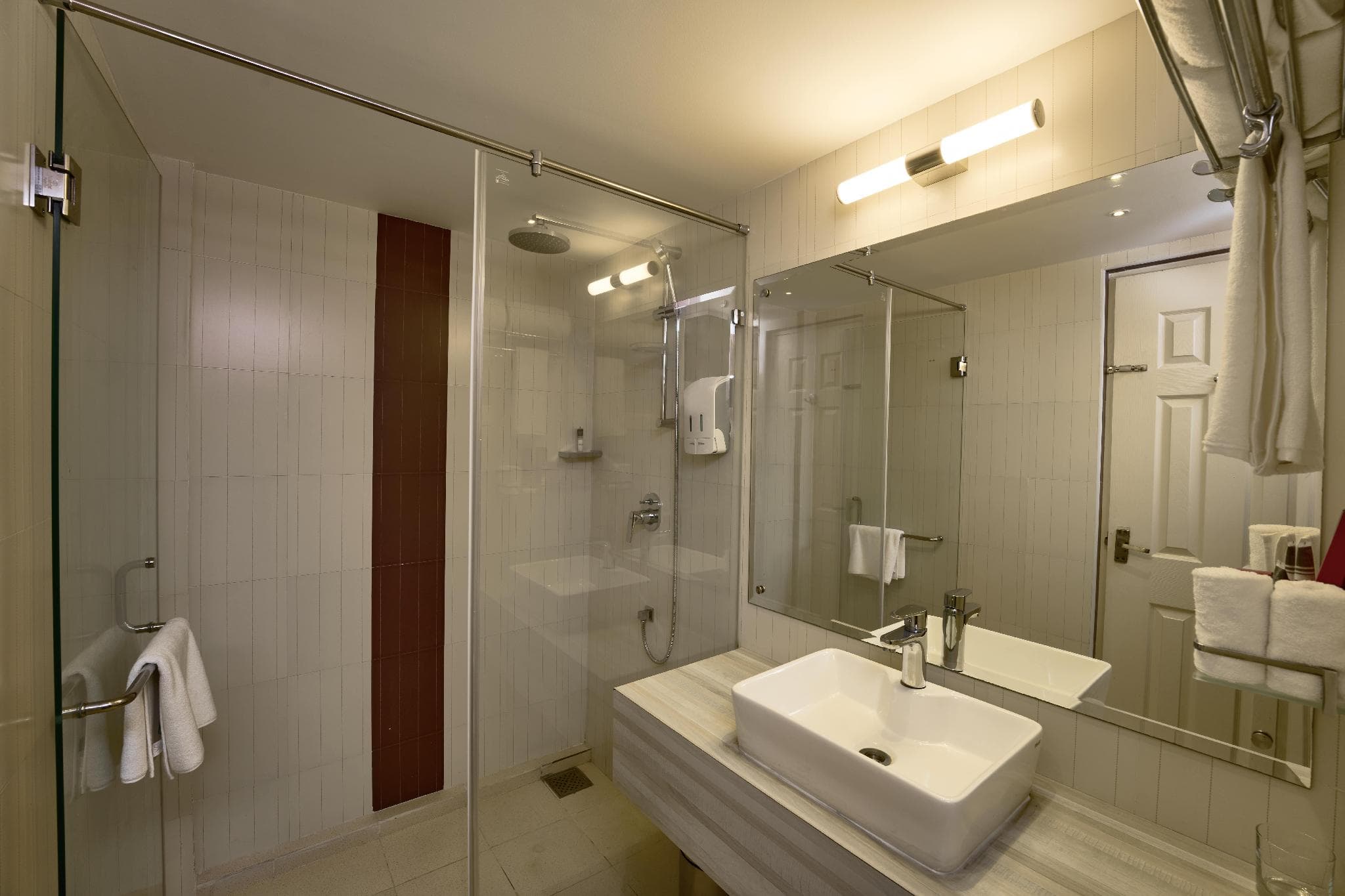 Noah Sky Suites photo 2