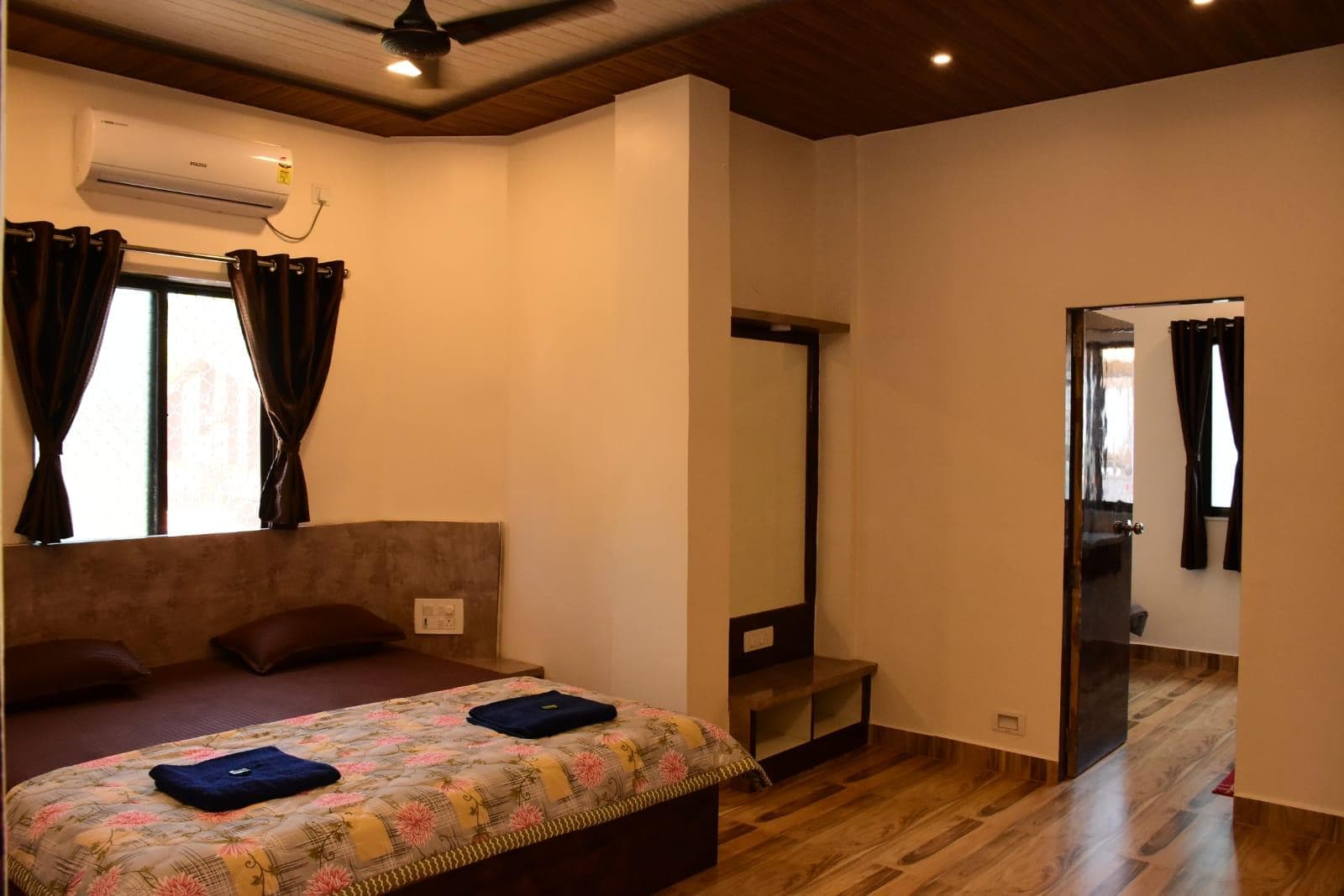 Suyog Hotel