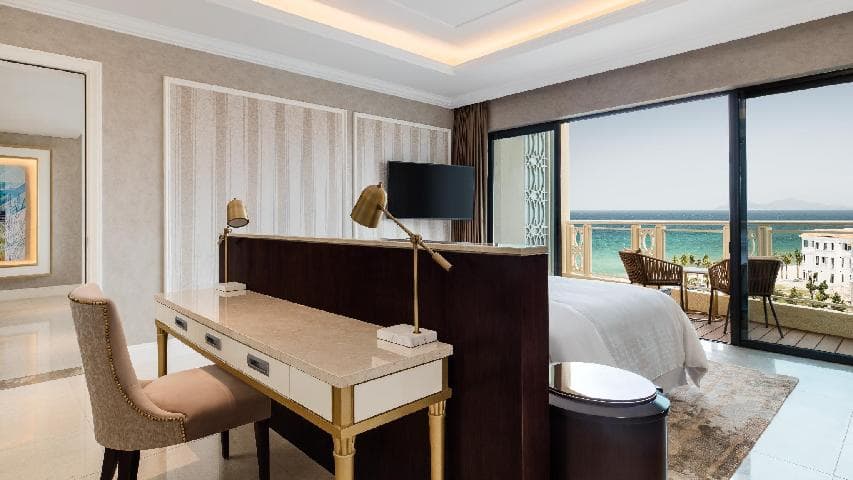 Sheraton Grand Danang Beach Resort & Spa photo 2