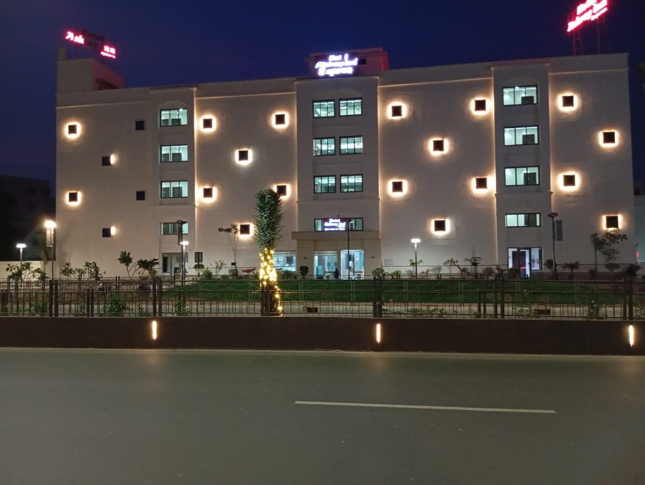 Hotel Ashray Inn Express