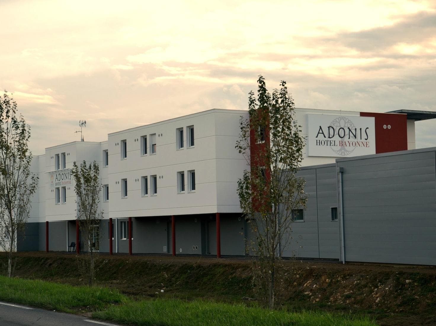 Adonis Bayonne Hotel photo 4